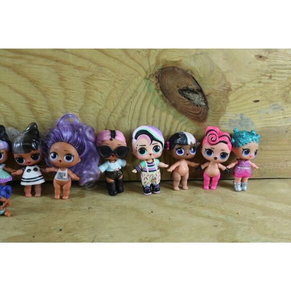 LoL Surprise Dolls Omg Lot of 77+ Dolls including minis Pieces Royal Bee Nomi - Picture 11 of 13